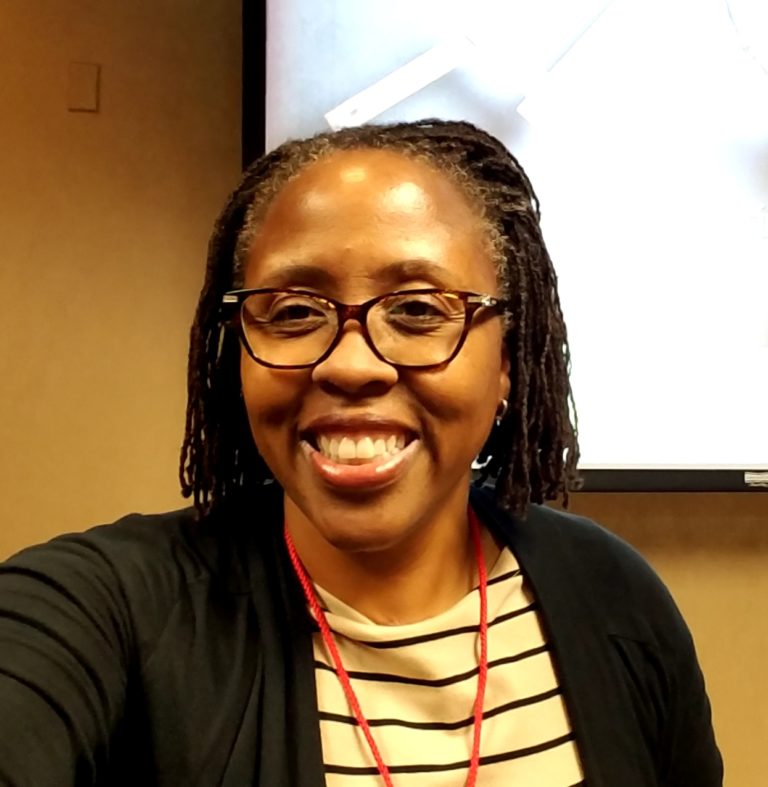 Alicia R McLain